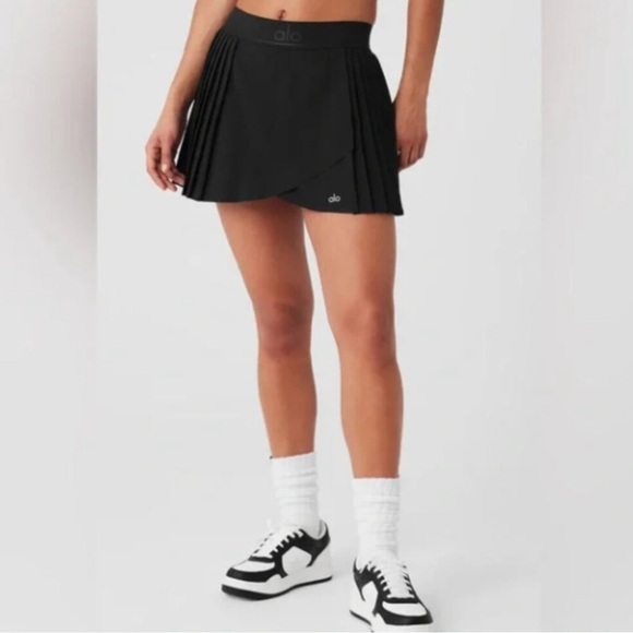 ALO Yoga Black Pleated Wrap Athletic Skort - Picture 2 of 5